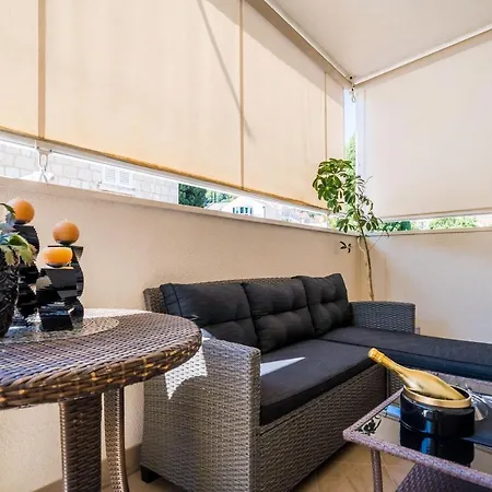 Iris Apartment